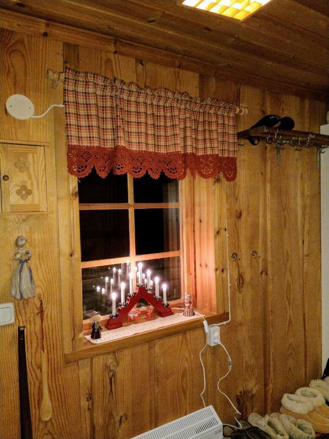 Mysig Timmerstuga Vid Sjoen Bjoerken 34 Roennsudden Grangärde Exterior foto